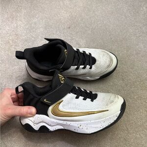 Boys Giannis Basketball Shoes